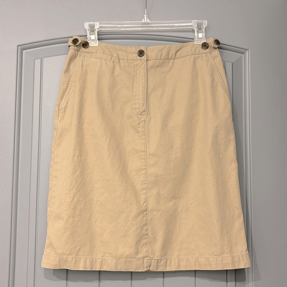 Lands’ End Khaki skirt. Size 4. Midi. Front zipper & 2 side pockets.